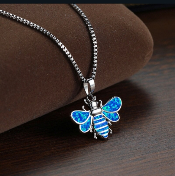 Jewelry - HP!! NWT Adorable Boho Blue Bee Necklace!
